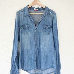 L.e.i Blue Chambray Top